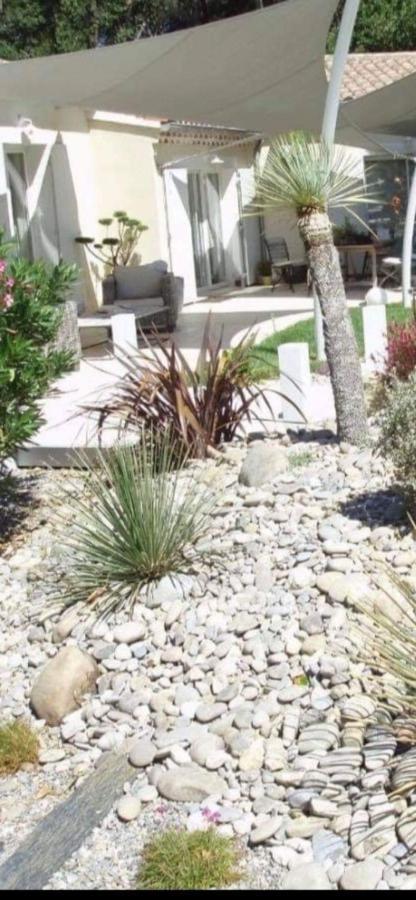 … Et La Fourmi Villa Saumane-de-Vaucluse Bagian luar foto