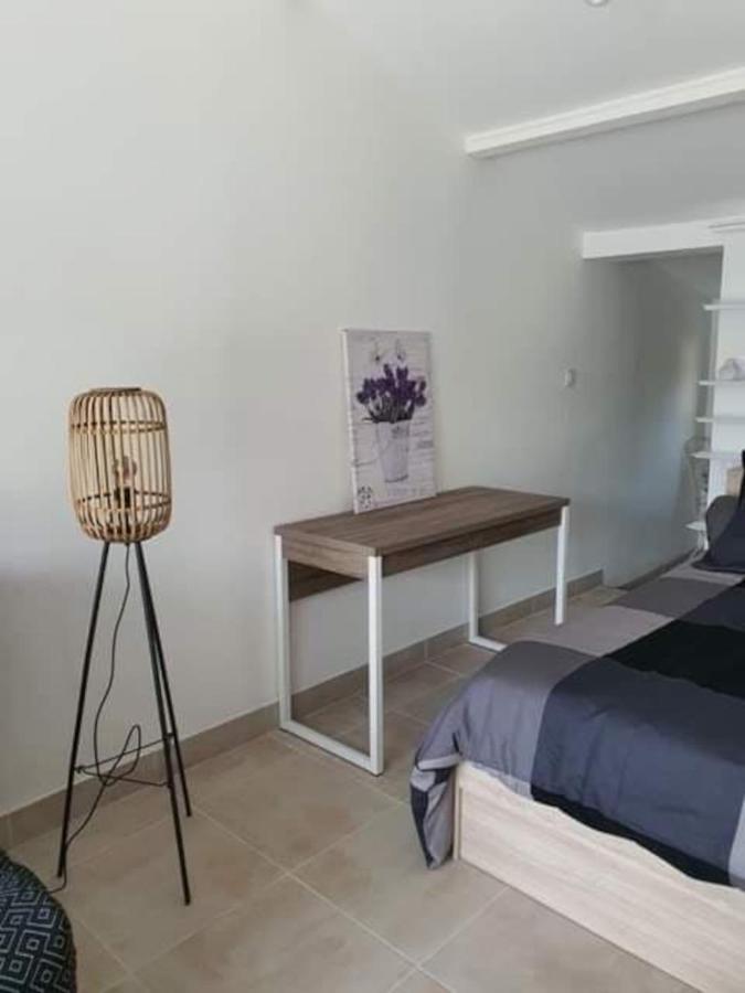 … Et La Fourmi Villa Saumane-de-Vaucluse Bagian luar foto