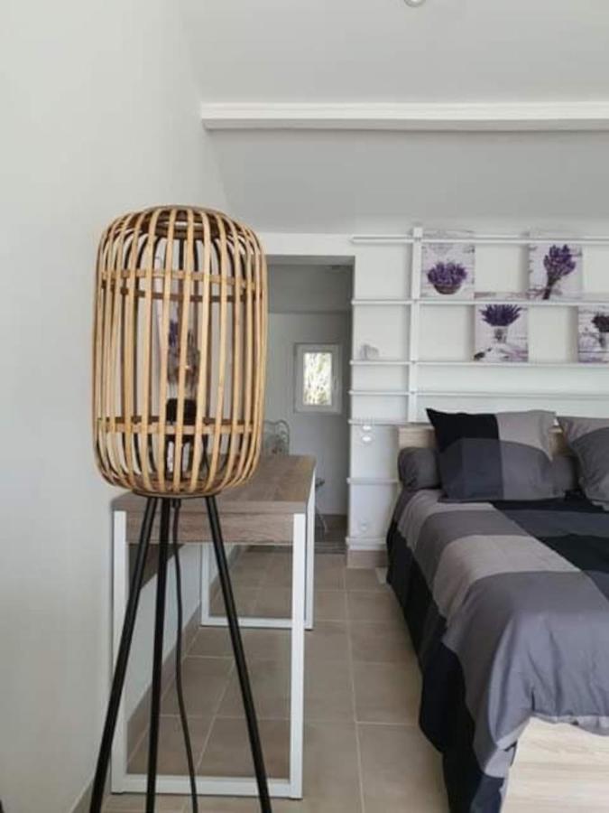 … Et La Fourmi Villa Saumane-de-Vaucluse Bagian luar foto