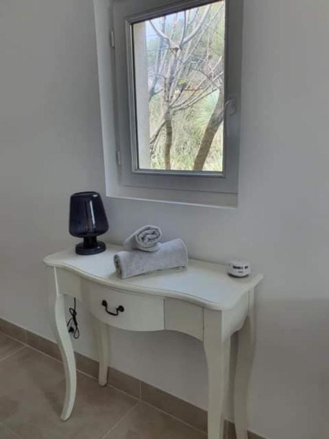 … Et La Fourmi Villa Saumane-de-Vaucluse Bagian luar foto